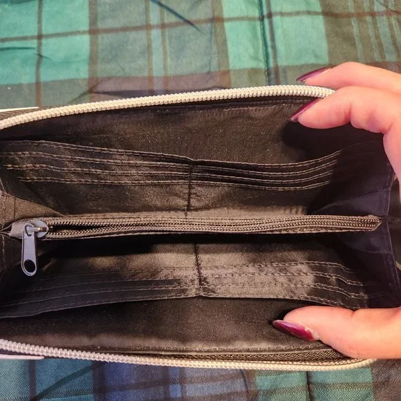 Spider Gwen Wallet NWOT - Picture 2 of 6